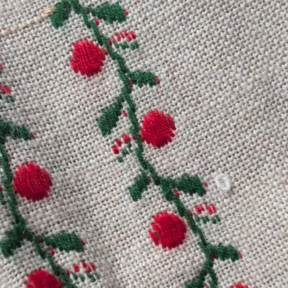 Farmhouse Scandinavian Table Runner Linen-Like Red Green Floral Vines Embroidery